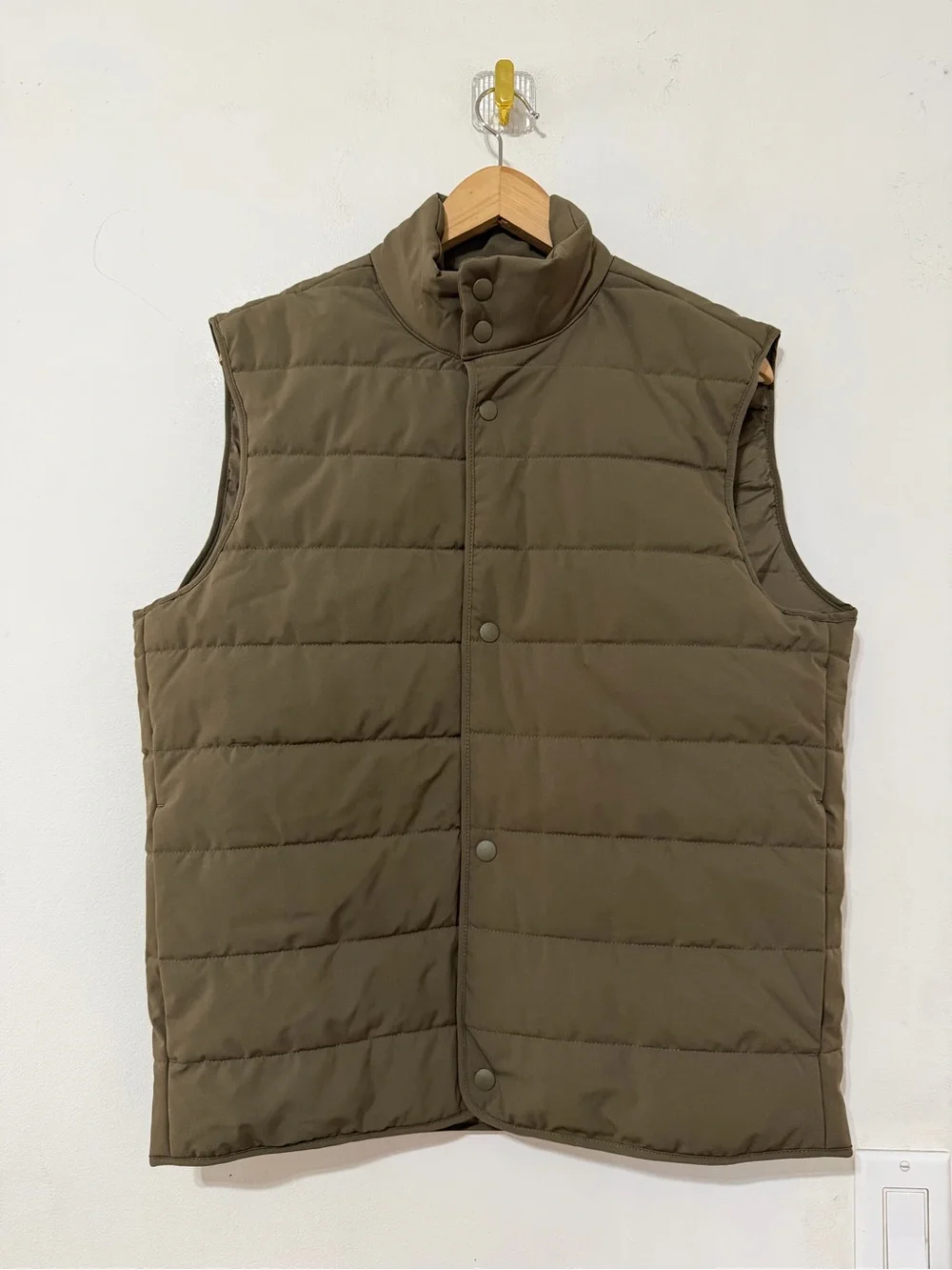 ZARA Men's Olive Puffer Vest - Lightweight Quilted Vest small